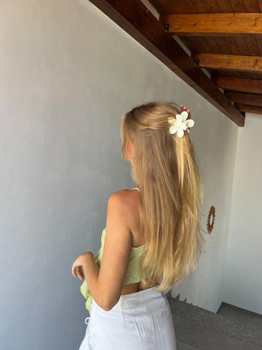 White Flower Mile Clip